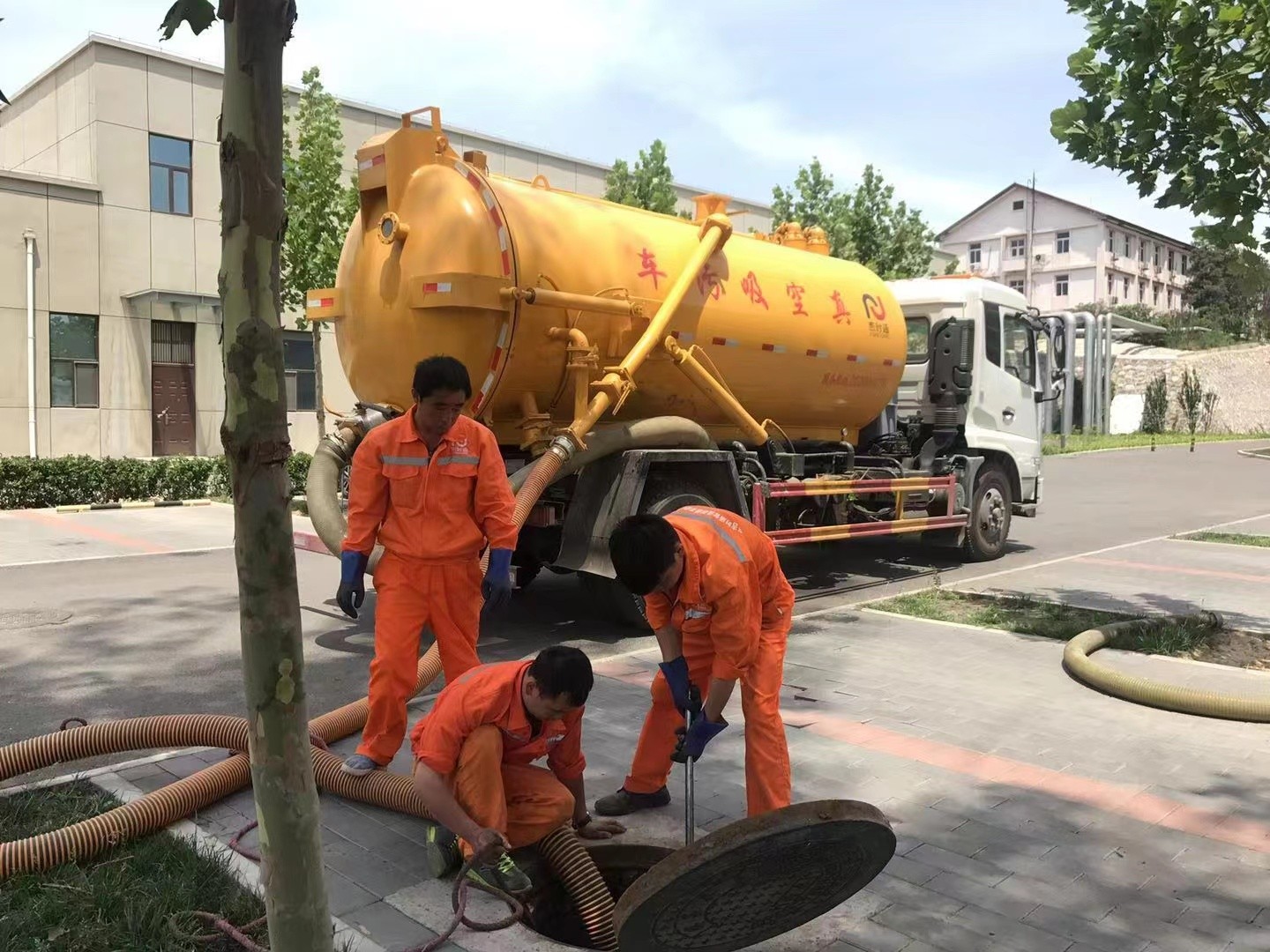 亭湖化粪池清理与5-8吨吸粪车施工效率分析